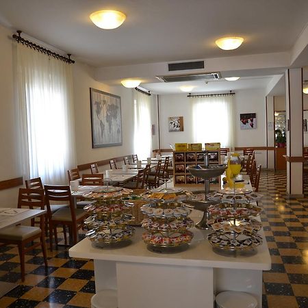 Albergo Larenzia Каттолика Экстерьер фото