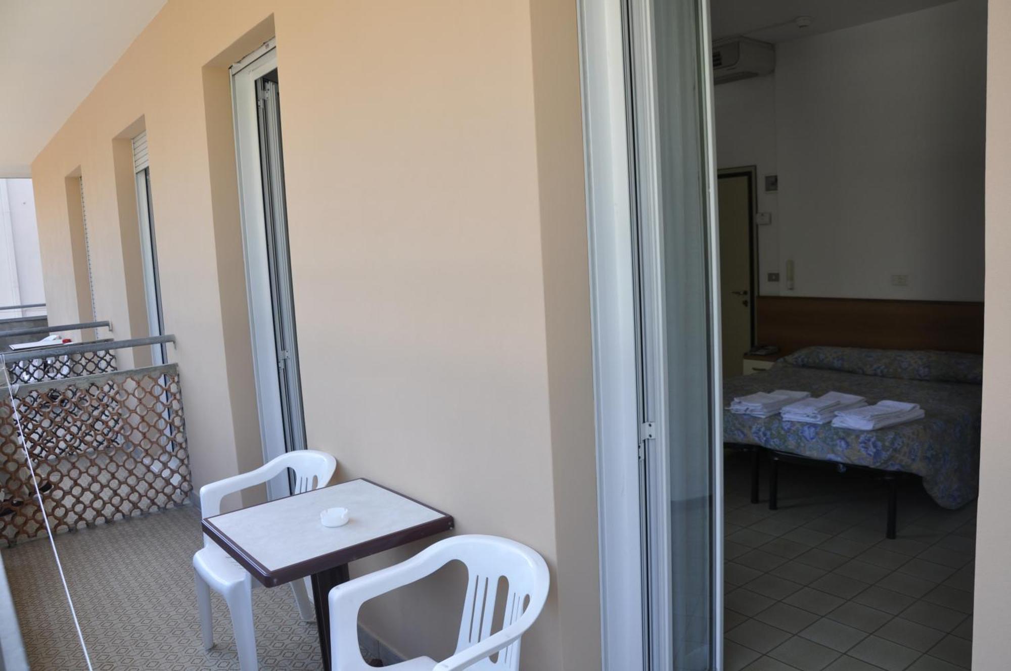 Albergo Larenzia Каттолика Номер фото