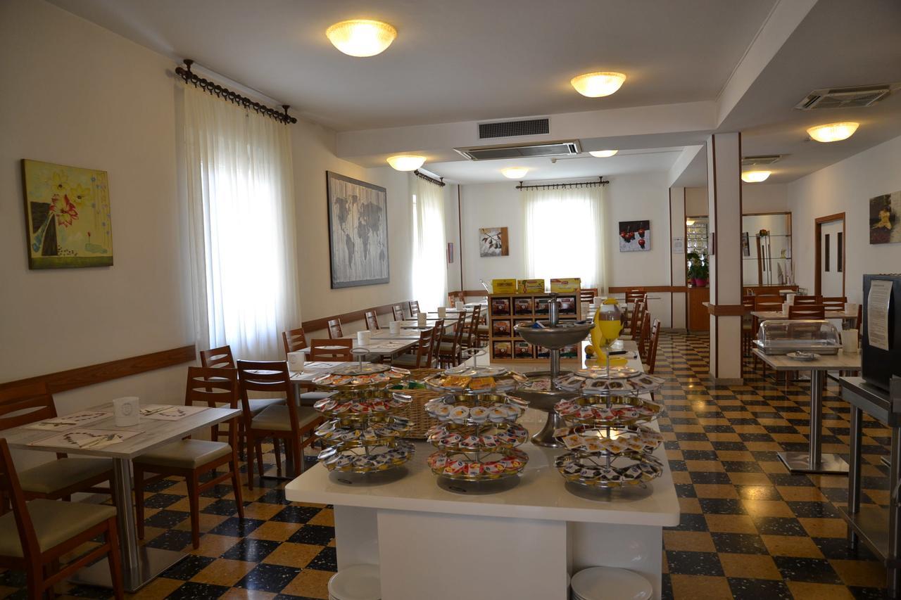 Albergo Larenzia Каттолика Экстерьер фото