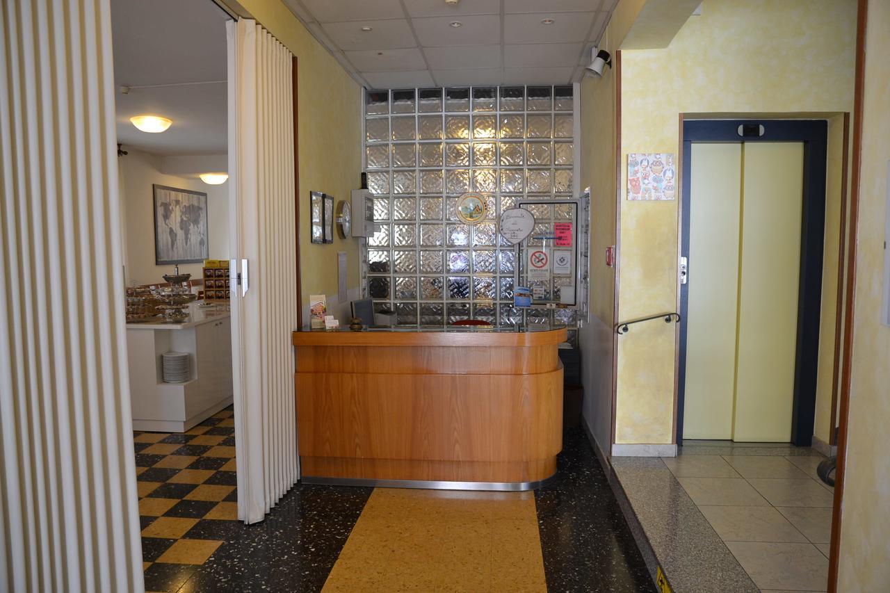 Albergo Larenzia Каттолика Экстерьер фото